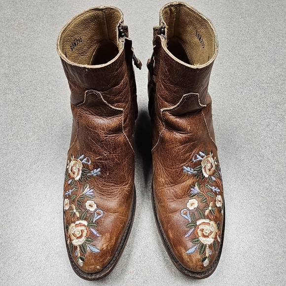 Shyanne Millie Floral Embroidered Booties Round Toe size 6.5 - Picture 2 of 12